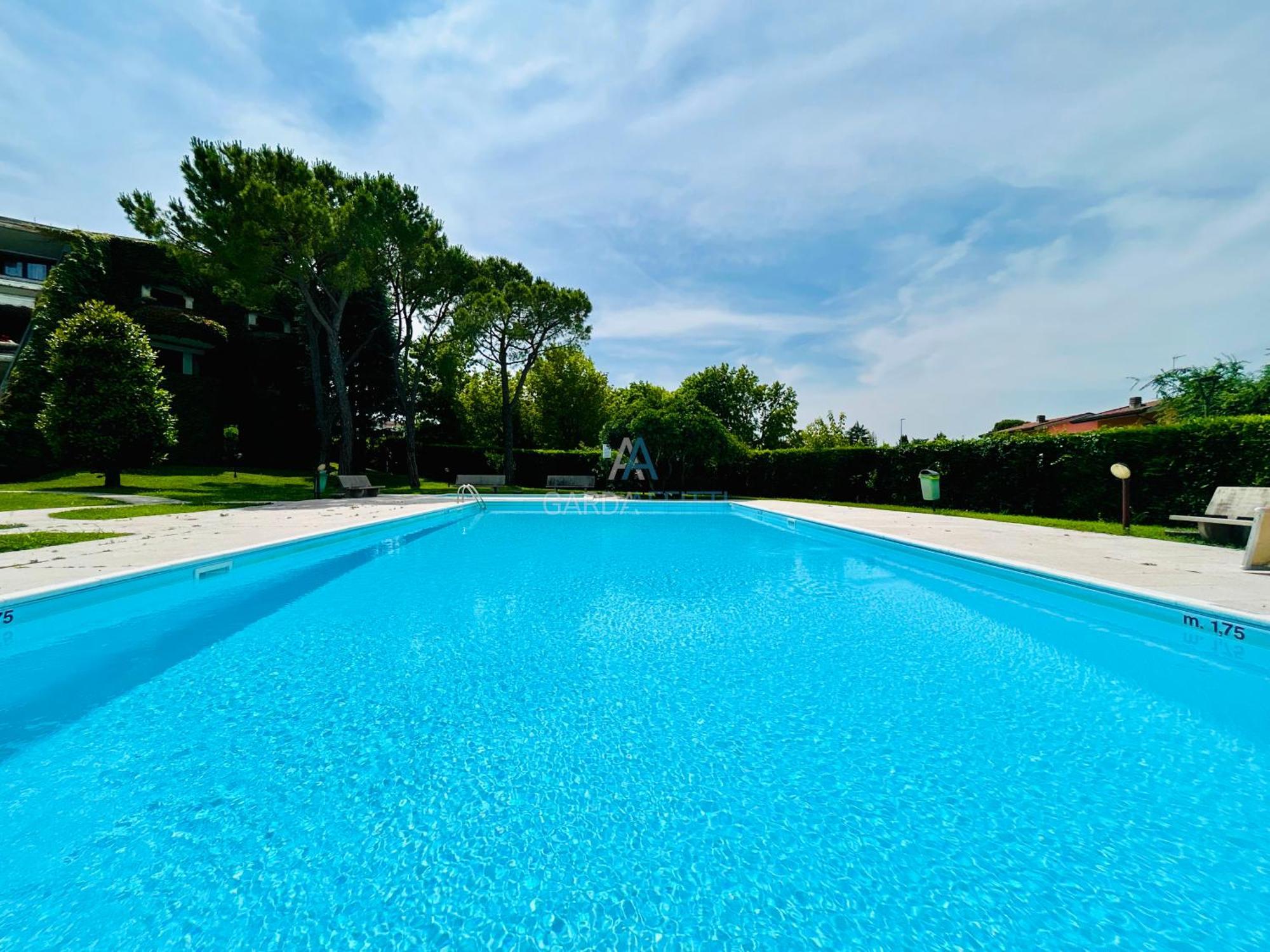 Mela - Vista Piscina E A Desenzano * Desenzano del Garda