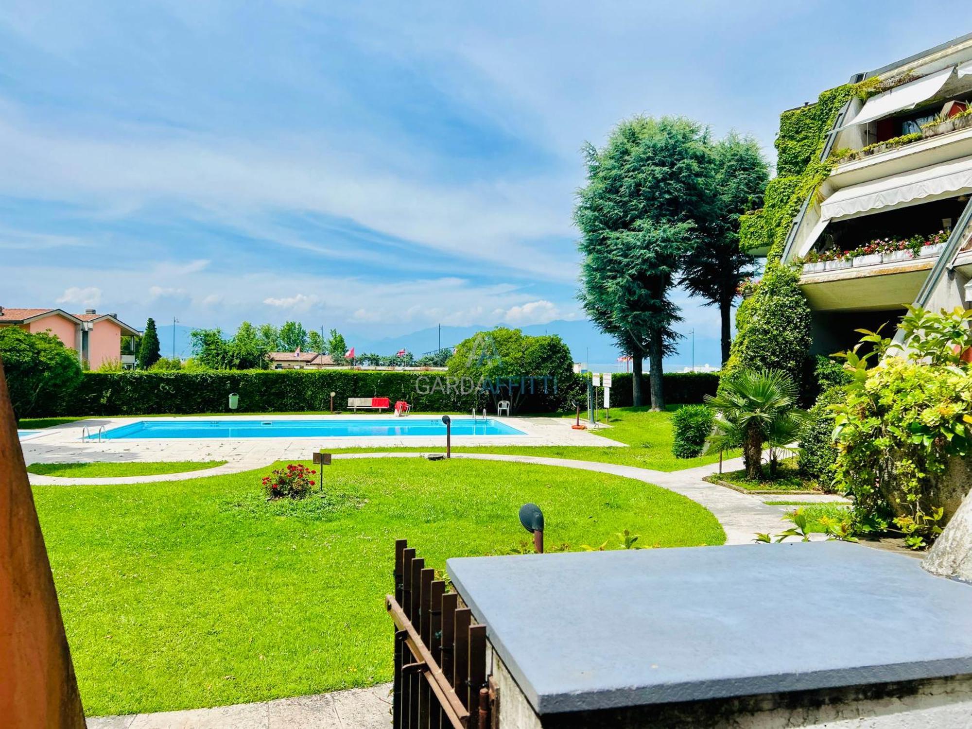 Mela - Vista Piscina E A Desenzano