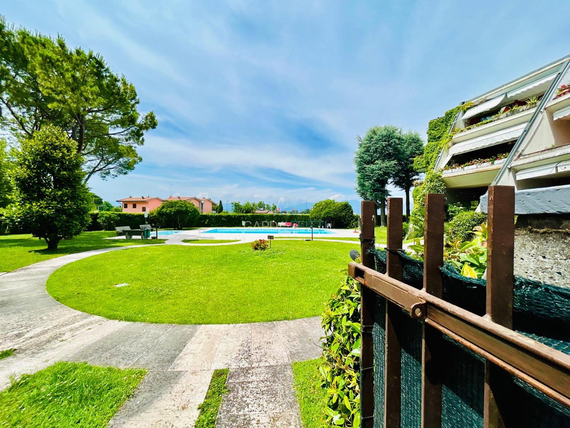 Mela - Vista Piscina E A Desenzano *