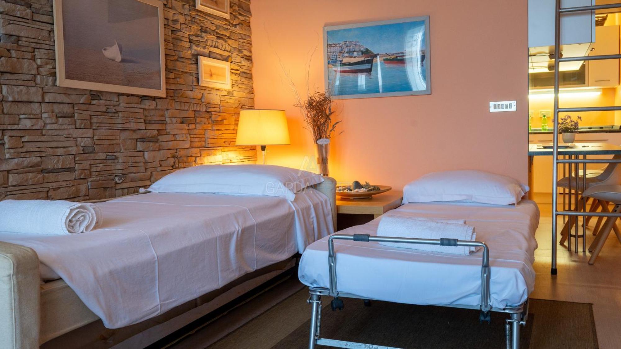 Mela - Vista Piscina E A Desenzano Appartamento