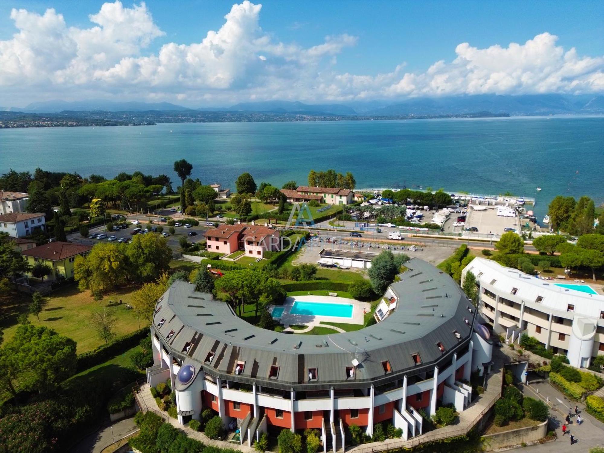 Mela - Vista Piscina E A Desenzano Appartamento